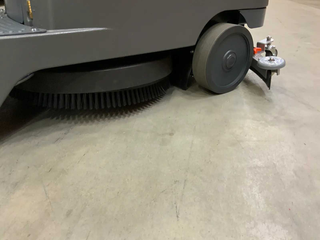Elektrische Op-zit Schrobmachine, Daewoo, DAF FR70, 2026